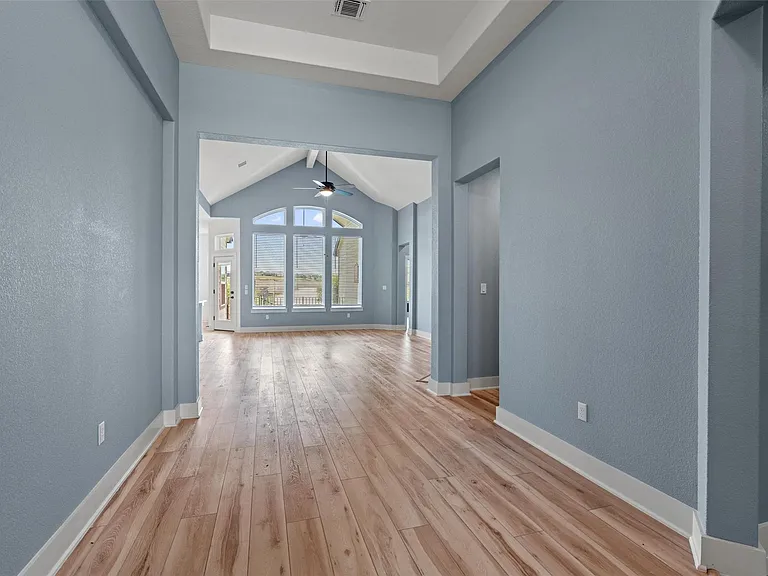920 Hornsby Holw — Photo 4