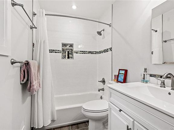 5th image of 45 Jefferson Oval APT C