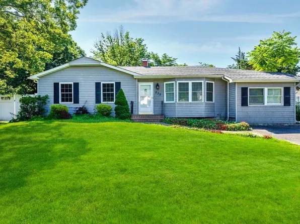 233 Greenbelt Pkwy, Holbrook, NY 11741