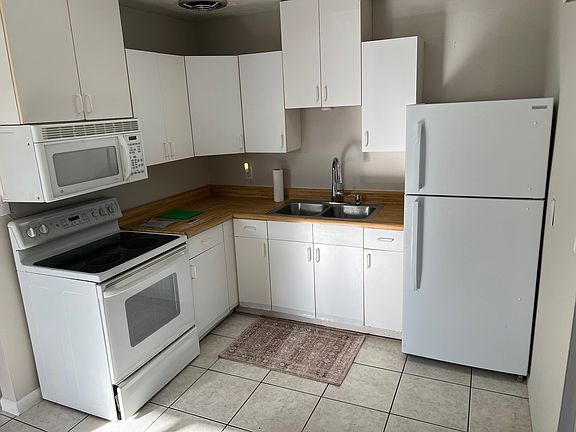 small kitchen, no dishwasher