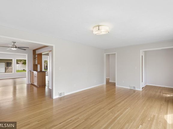 5th image of 915 Nebraska Ave W