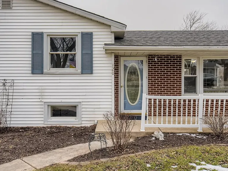 120 Roberts Rd — Photo 2