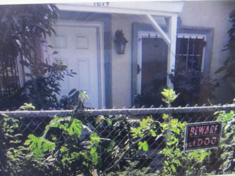 1st image of 1814 E 105th St