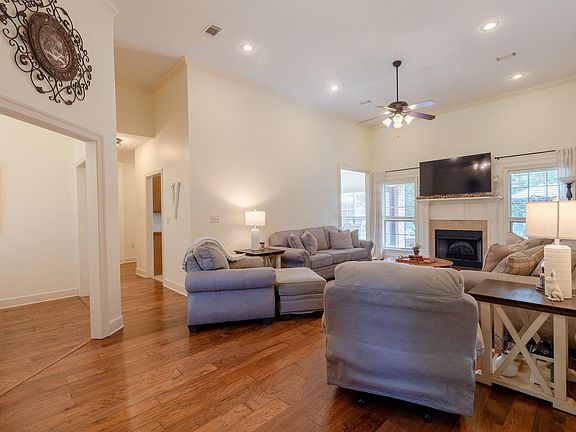 5th image of 1905 Johnson Ln
