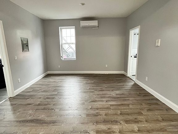 2nd image of 131 Monticello Ave APT 3
