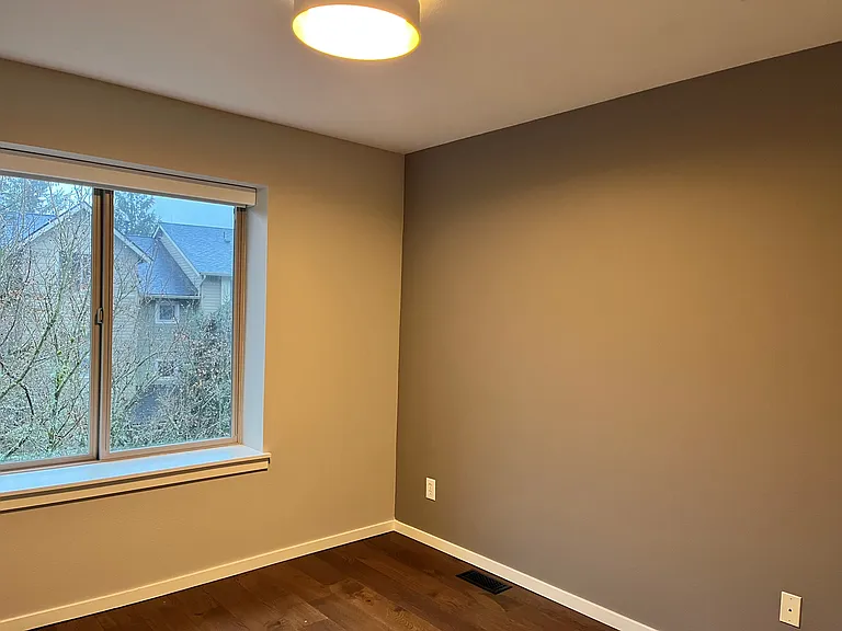 2nd bed - 10.5 x 10, excluding closets;
freshly painted accent wall