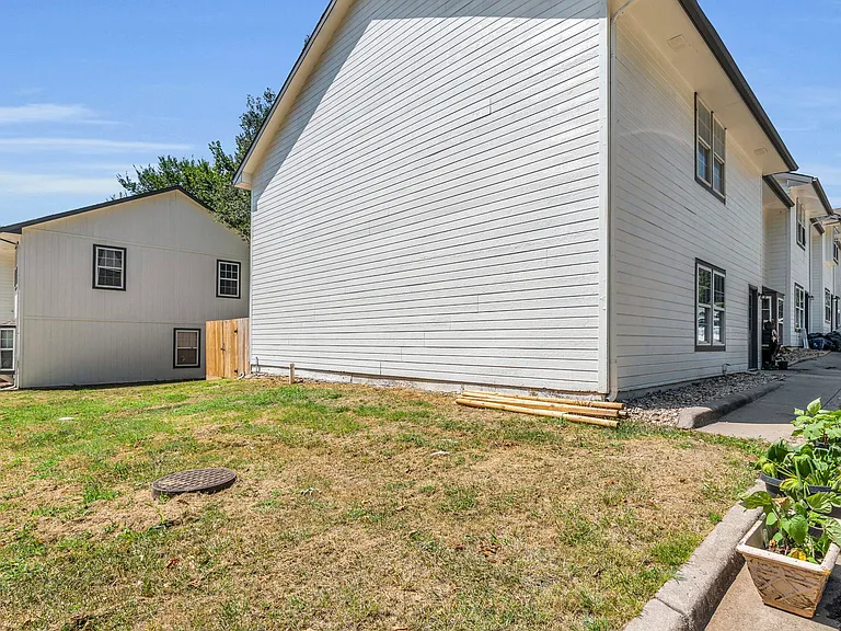 321 W South Ave — Photo 21