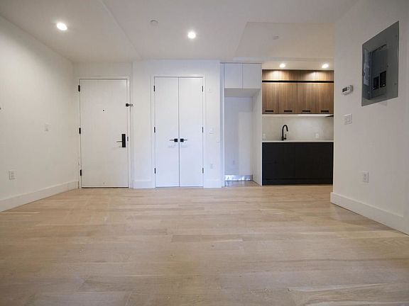 2nd image of 152 Manhattan Ave #3Z