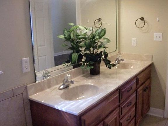 4th image of 4400 Summer Hill Pl