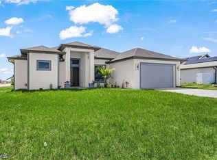 800 NW 8th Ter, Cape Coral, FL 33993