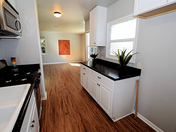 4th image of 272 E 48th St