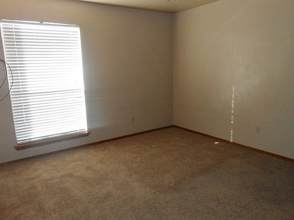 4th image of 7123 NW Birch Pl