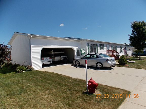 3rd image of 422 Birds Nest Ln