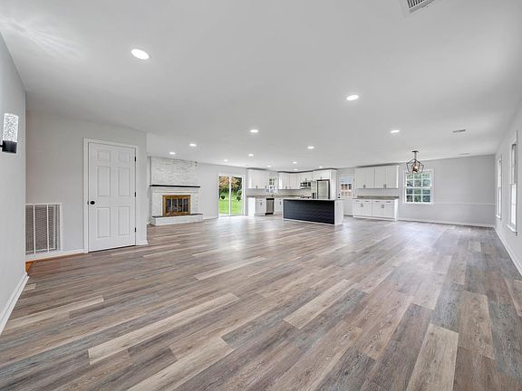 4th image of 2231 Hardy Rd