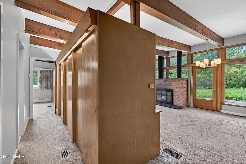 4th image of 323 Oakridge Drive