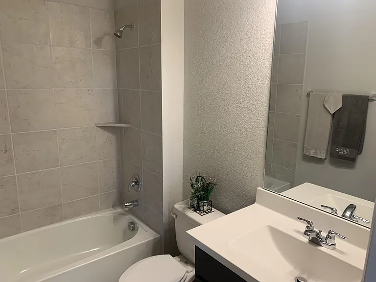 1821 Leo Dr — Photo 11