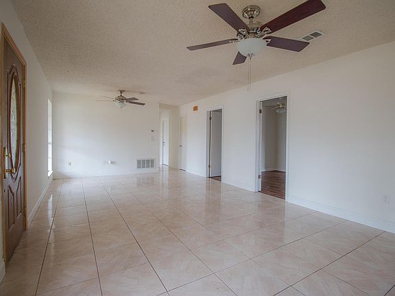 4th image of 904 Catalpa Ct