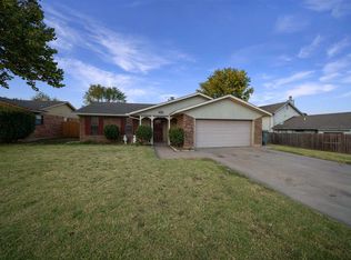 6817 NW Willow Creek Dr, Lawton, OK 73505