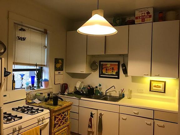 2nd image of 1514 W Bryn Mawr Ave APT 3B