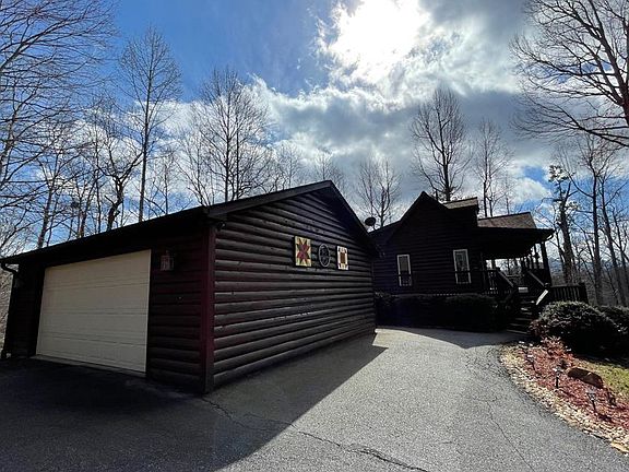3rd image of 730 Gage Dr