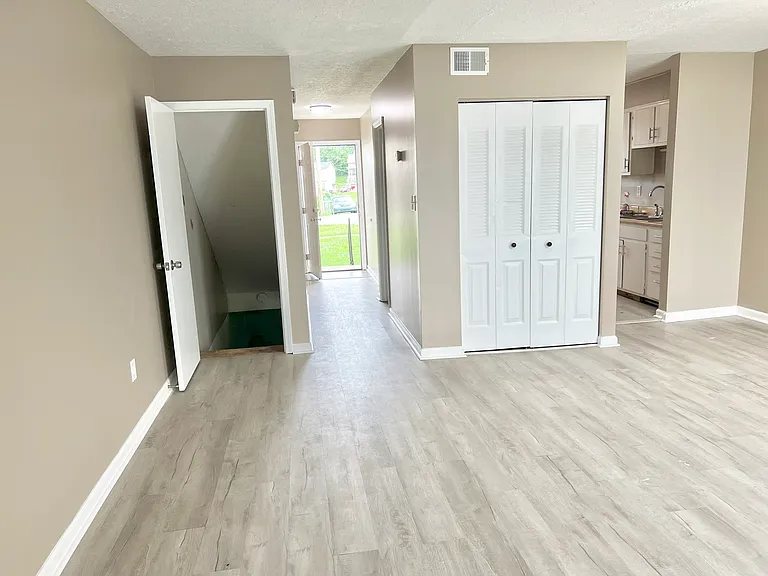 1420 Kingswood Way #1 — Photo 8