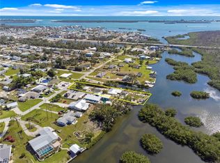 2060 Oyster Creek Dr, Englewood, FL 34224