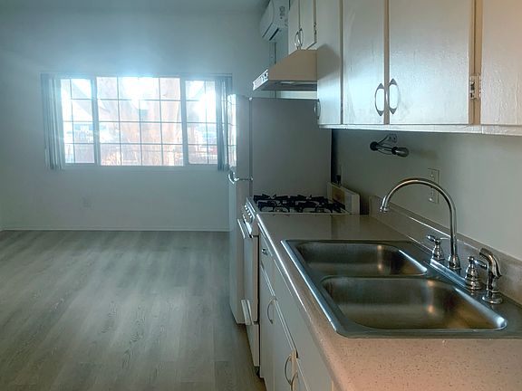 5th image of 2735 E Colorado Blvd APT 2
