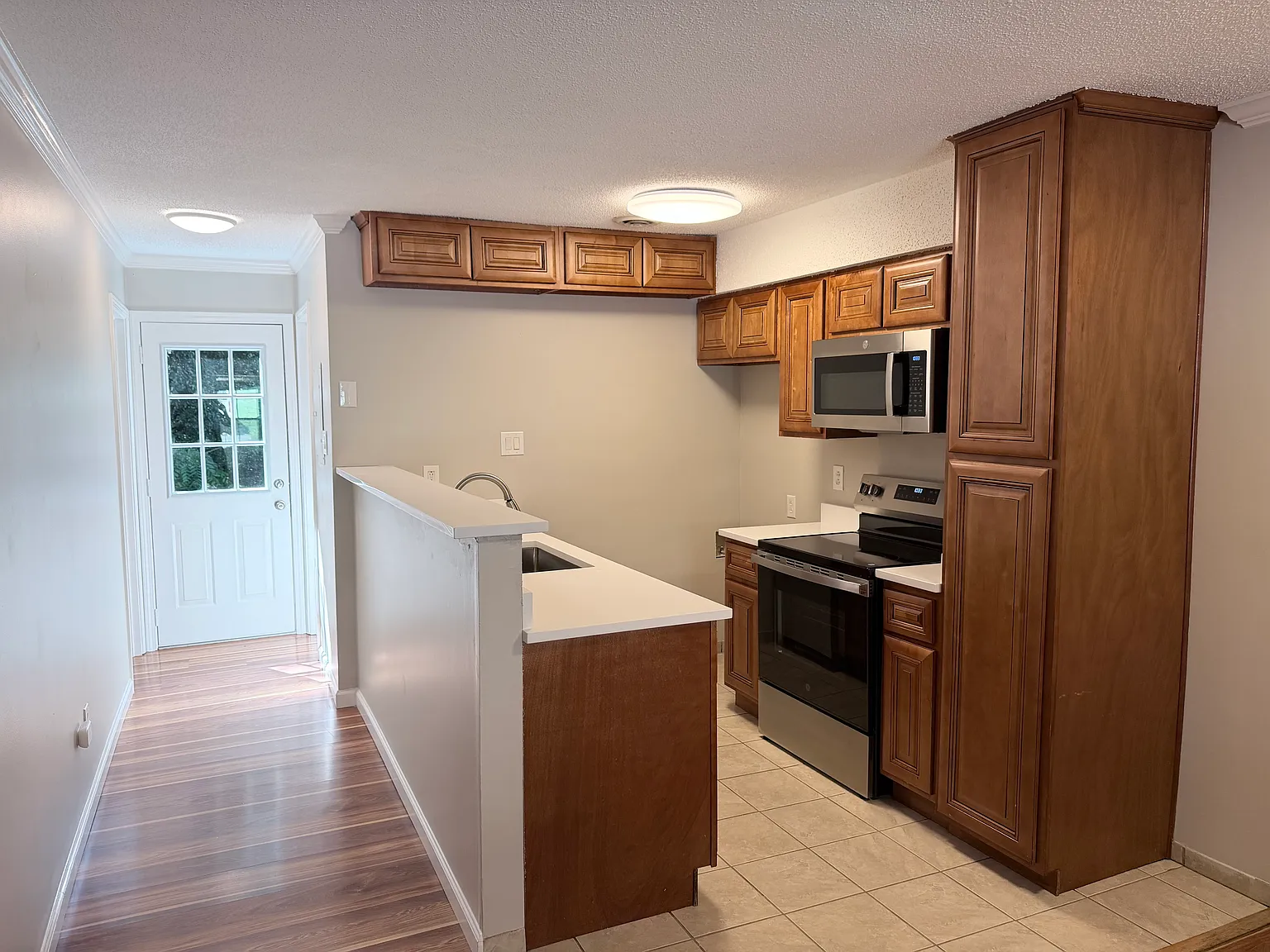 2 bed, 1008 sqft, $1,740 — Photo 3