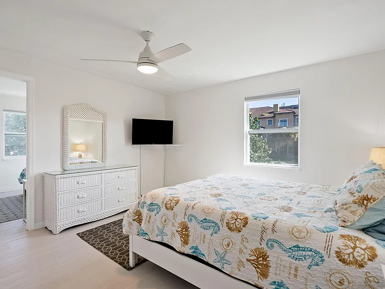 670 Hernando St #D — Photo 12