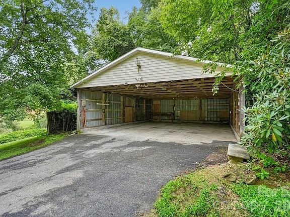 3rd image of 168 Huntley Rd