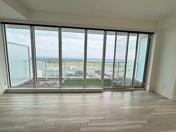 5th image of 19 Bathurst St #4012