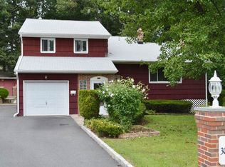 30 Cutter Dr, East Hanover, NJ 07936