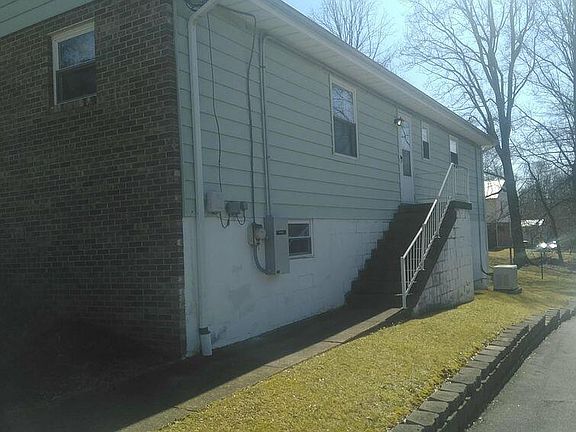 4th image of 105 Westview St