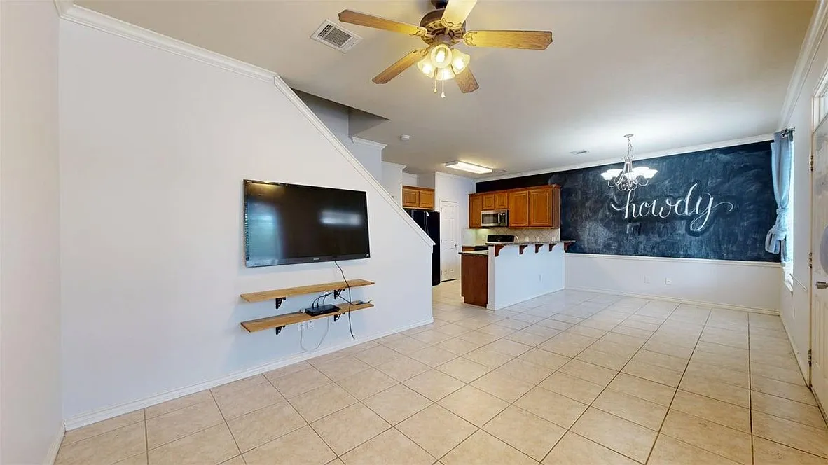 3 bed, 3.0 bath, 1516 sqft, $1,600 — Photo 3