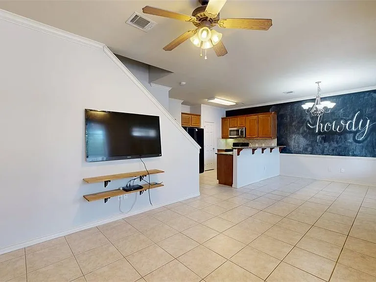 332 Forest Dr — Photo 3