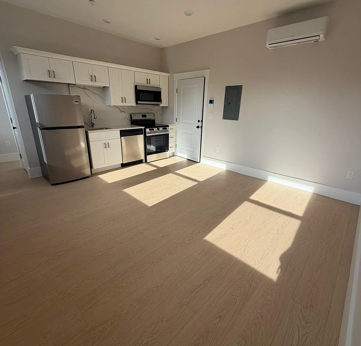 1 bed, $2,100 — Photo 3