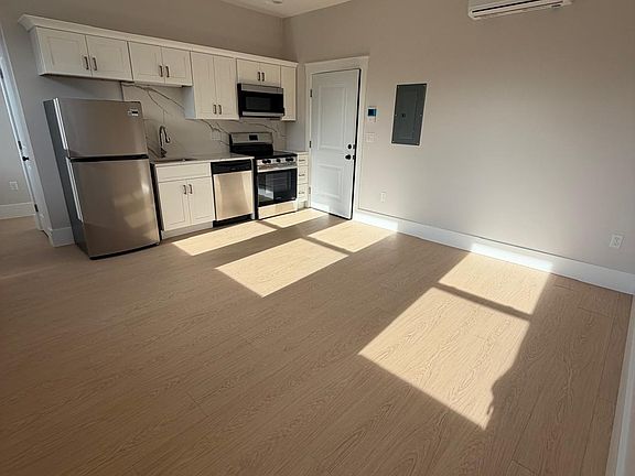 3rd image of 311 Elm St #202
