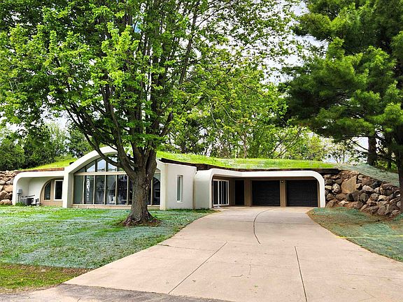 4th image of 3486 Whytecliff Way