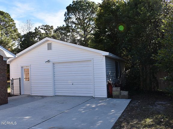 5th image of 929 Lorraine Drive