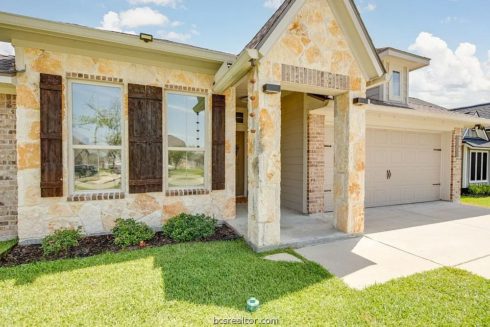 3 bed, 1576 sqft, $2,200 — Photo 2