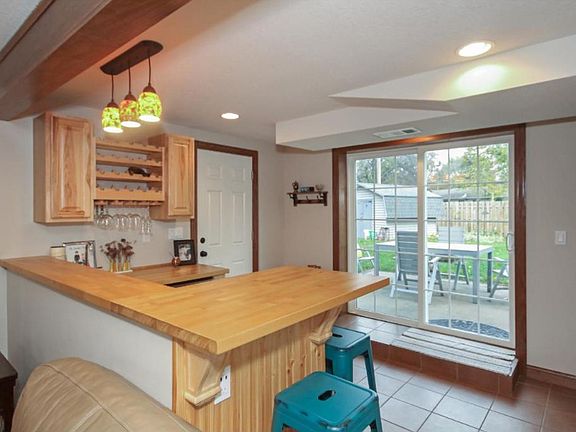 4th image of 2201 Regent Dr