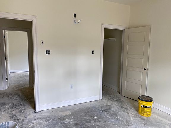 5th image of 306 Schweitzer Ave
