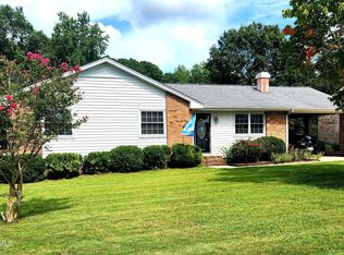 3877 N Hills Dr, Ayden, NC 28513