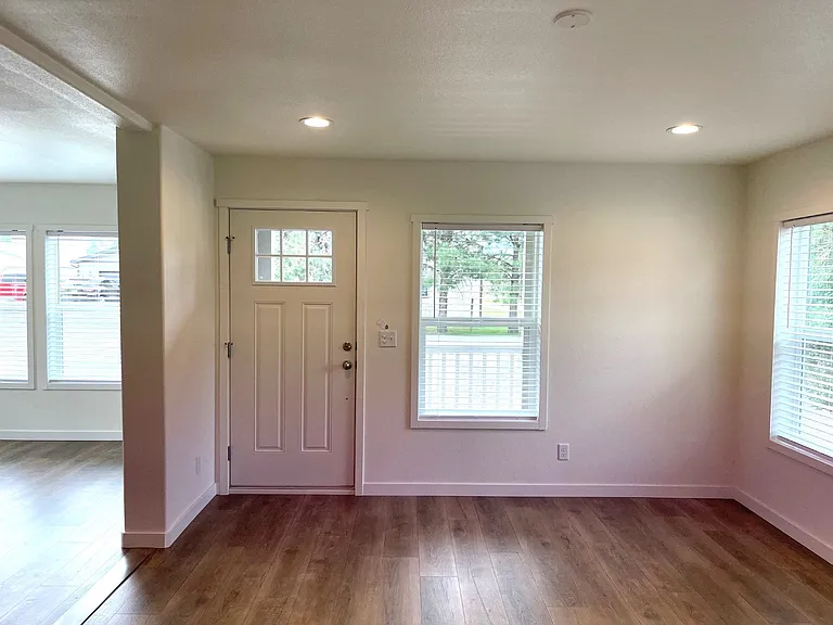 609 Mildred St — Photo 7