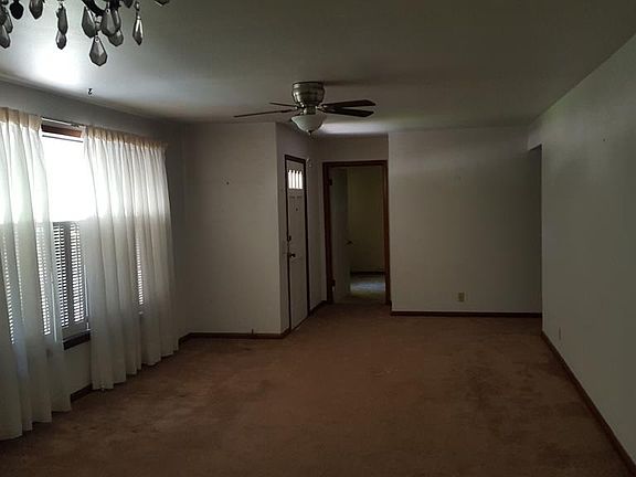 2nd image of 804 Pershing Ave