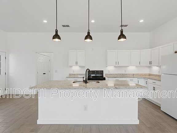 3rd image of 895 E Mather St