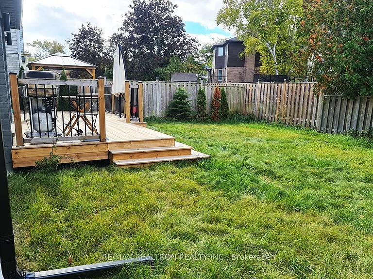 657 Cognac Cres #UPPER — Photo 25