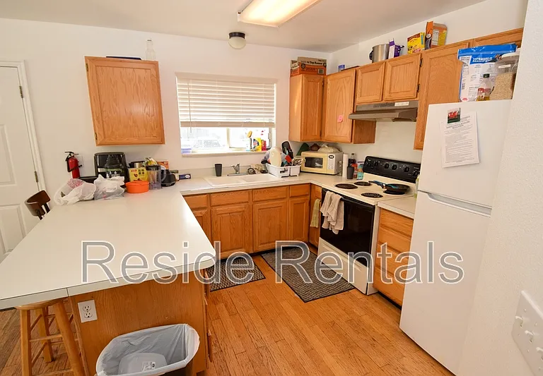 686 1/2 Darwin Ave #3 — Photo 4