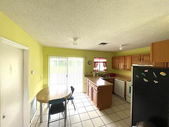 4th image of 2949 SE Ironton Ave