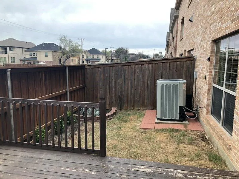 3 bed, 2.5 bath, 2800 sqft, $2,800 — Photo 2